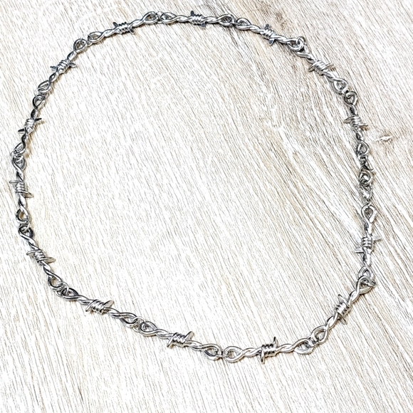 Jewelry - Silver Faux Barbed Wire Necklace